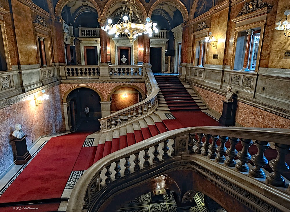 Budapest-Opera-House-Interior.jpg