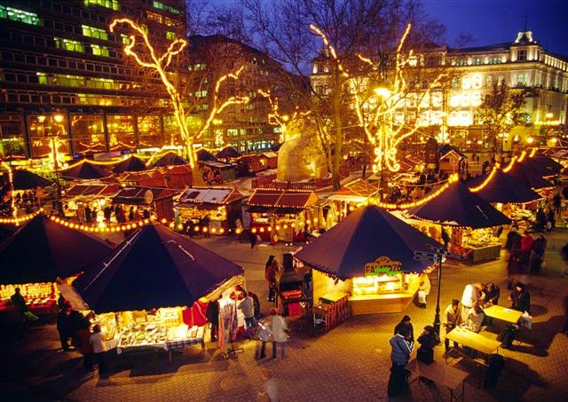 Christmas-Market-Vorosmarty-ter.jpg